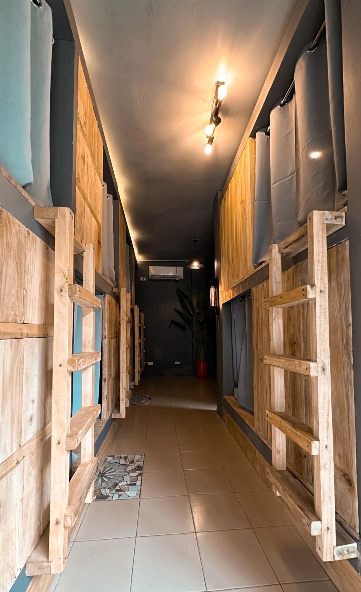 Resting Rabbit Hostel シキホール エクステリア 写真