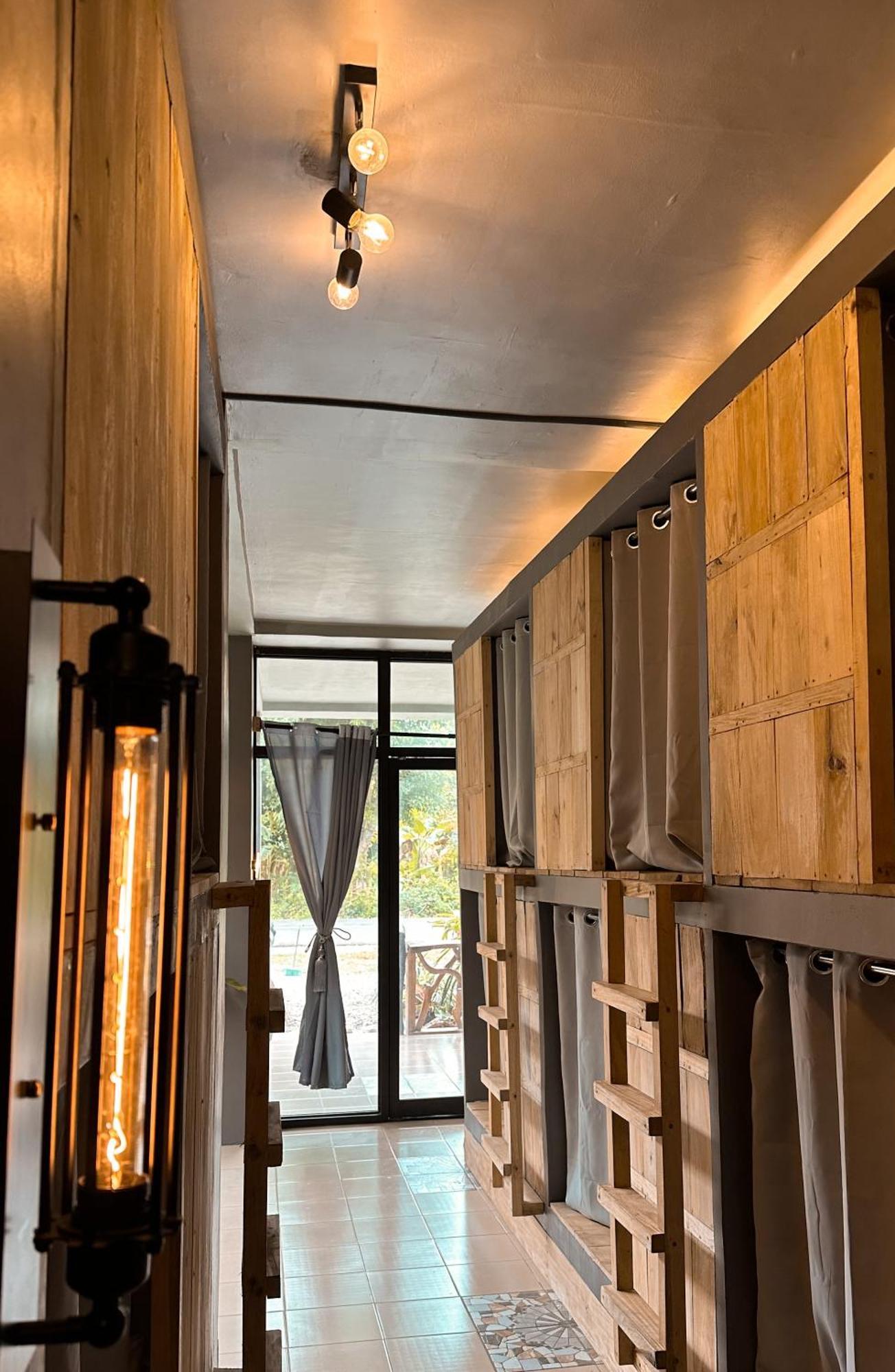 Resting Rabbit Hostel シキホール エクステリア 写真